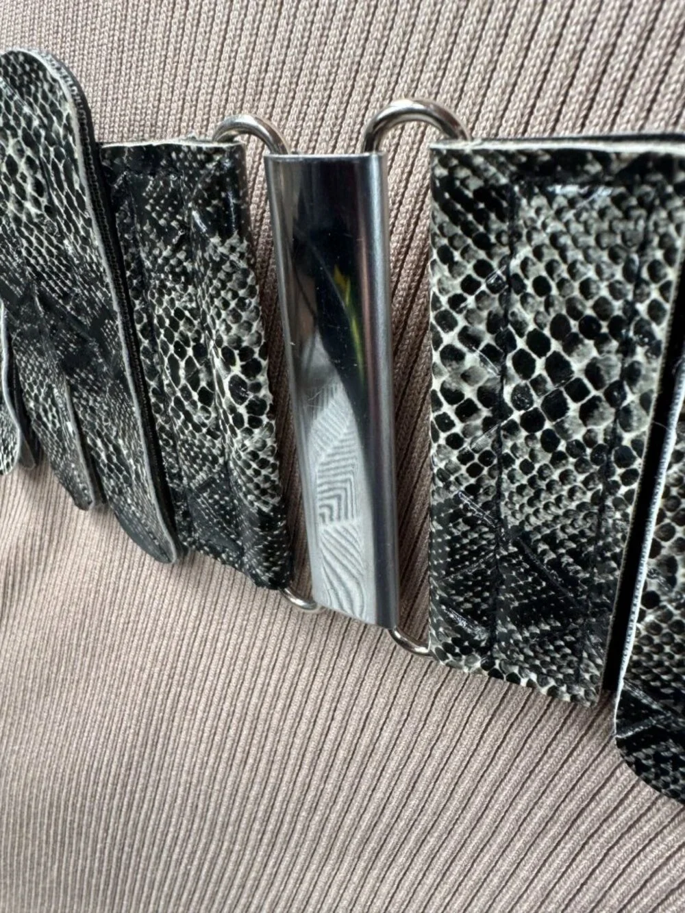 Wide Black & Gray Snake Print Elastic Belt With Silver Buckle Accent Size 2X Str